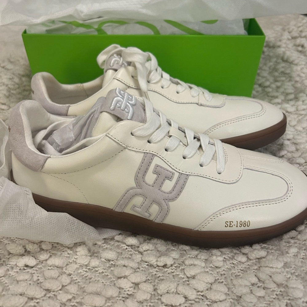 Sam Eldeman Tenny lace up sneaker - never worn